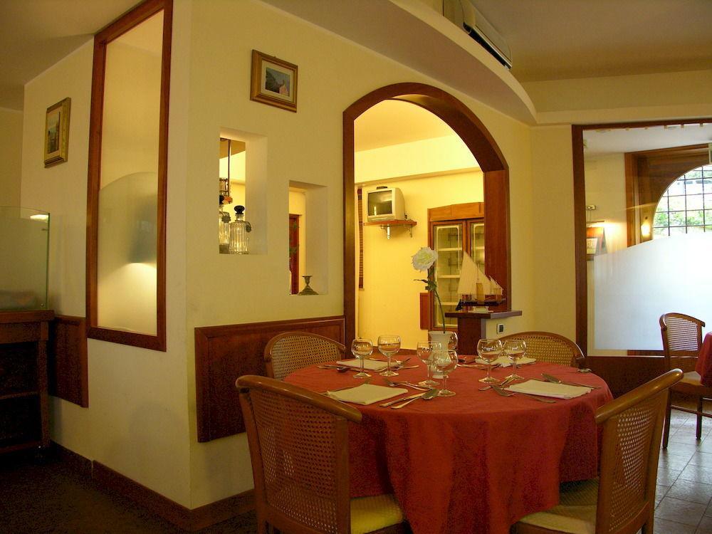 Hotel Meri 1956 E Cucina